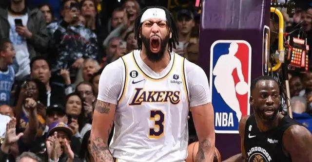 v体育-豪取39分打爆勇士内线 詹皇不在浓眉背着湖人前进