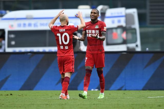 【中超】卡兰加双响石柯染红 河南4比1掀翻十人泰山