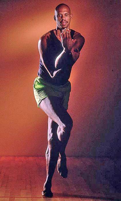 v站体育-起底瑜伽风潮：NBA大腕的“长寿”秘诀